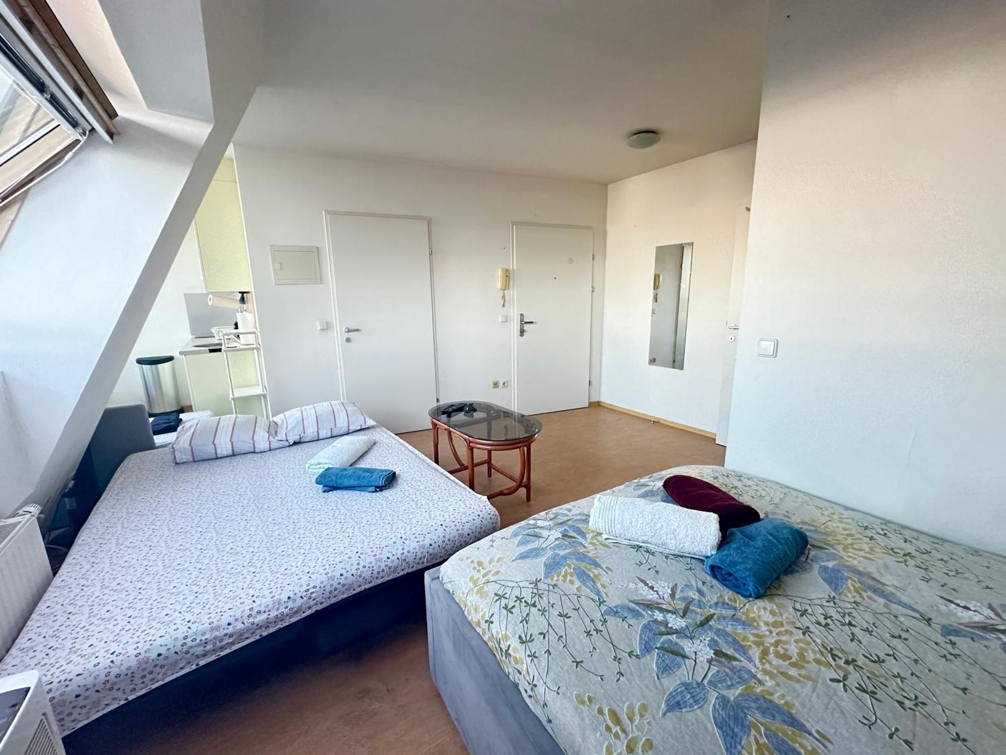 Cozy Bright Penthouse Close To U1 And U6 Metros فيينا المظهر الخارجي الصورة